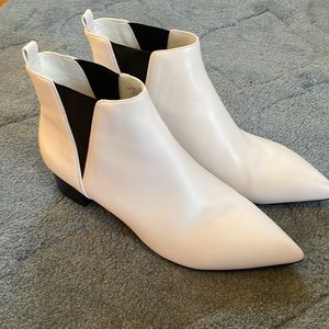 Nine West pointy toe booties. 10M